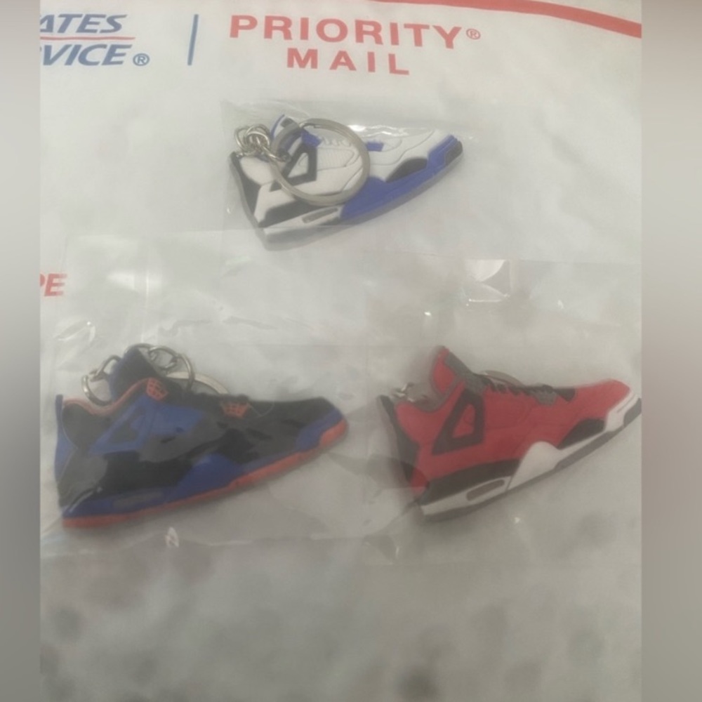 Retro Jordan 4’s KeyChain’s !